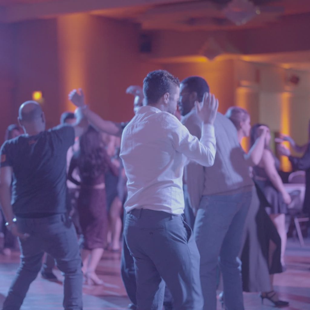 Dancefloor corporate, éclairage bleu
